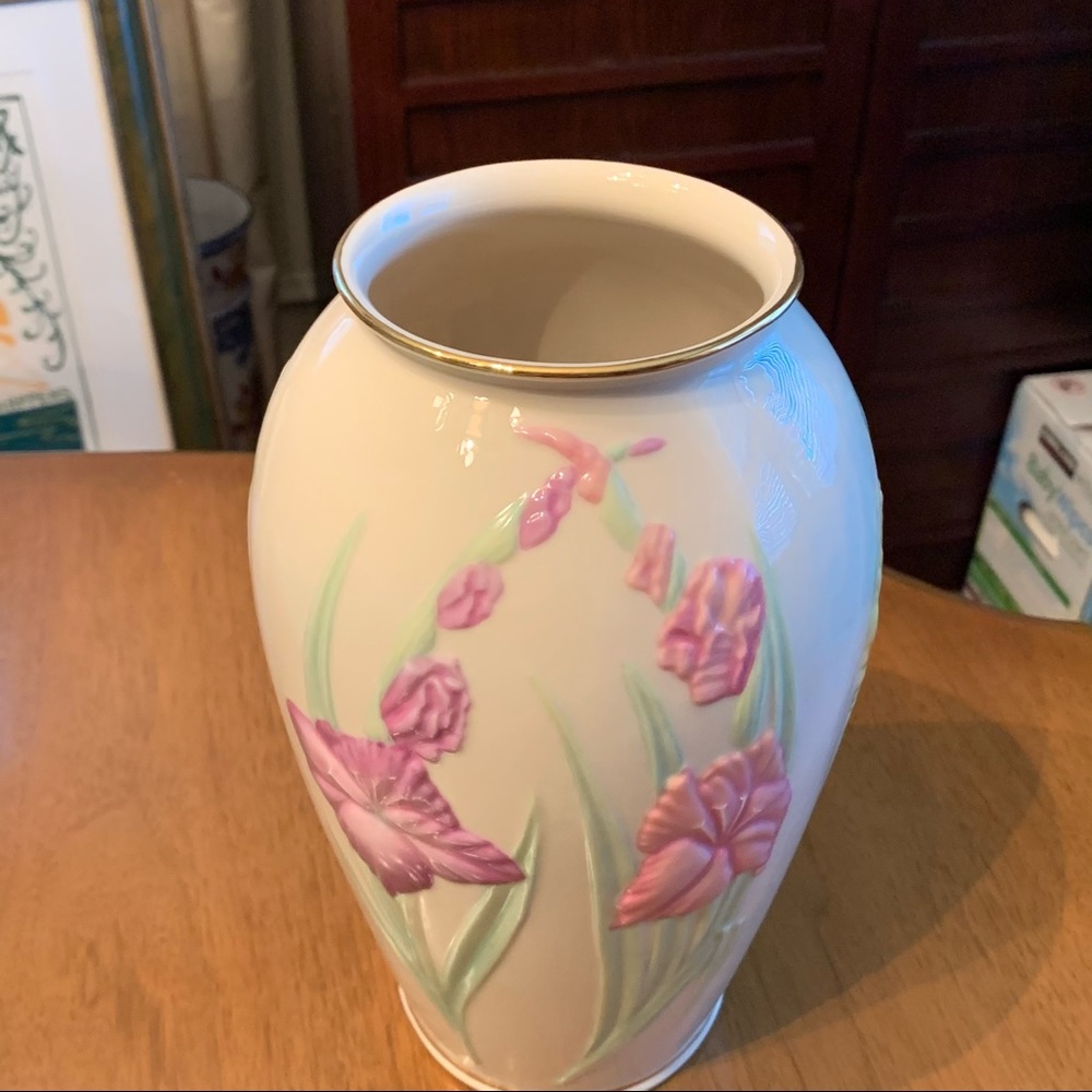 Hand Painted Floral Spring Vase - Picture 3 of 7